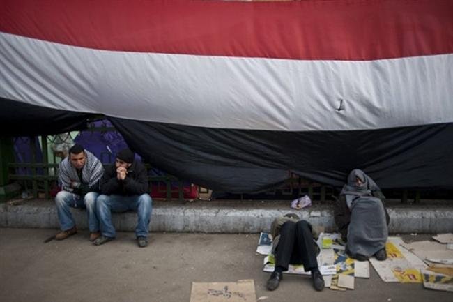 Indignados com decis&atilde;o de Mubarak, manifestantes prometem protestos em massa