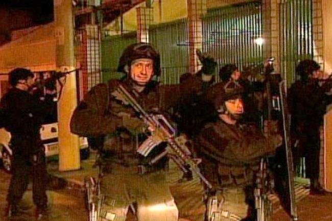No Rio, megaopera&ccedil;&atilde;o busca quadrilha formada por policiais