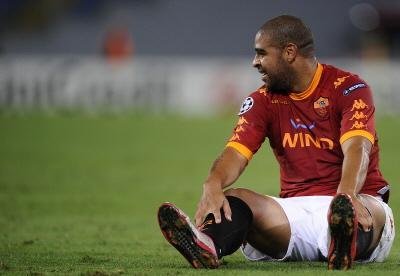 Roma estuda rescis&atilde;o de contrato de Adriano