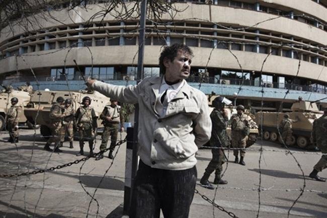 Protestos contra Hosni Mubarak tomam as ruas da capital e de outras cidades