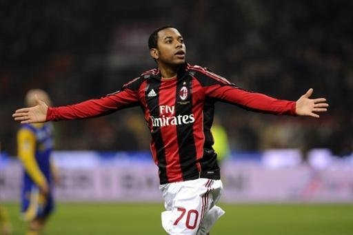 Robinho faz dois e Milan goleia o Parma