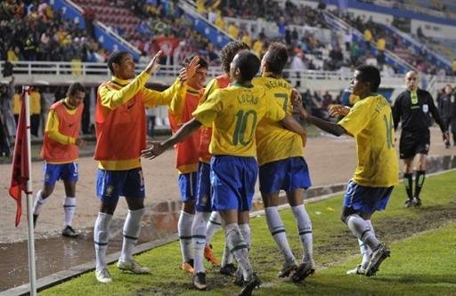 Goleiro&nbsp;do Uruguai,&nbsp;Salvador&nbsp;Ichazo, perde bola 