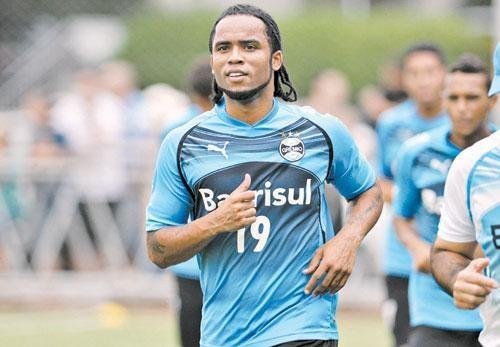Carlos Alberto ter&aacute; chance no meio-campo 
