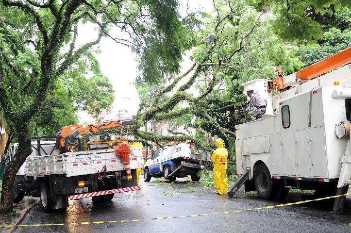 CEEE normaliza abastecimento em Porto Alegre