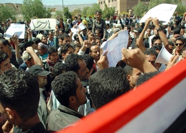Estudantes protestam contra o presidente Ali Abdallah Saleh