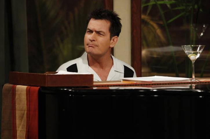 Astro da s&eacute;rie de TV &acute;Two and a Half Man&acute; acaba de deixar um cl&iacute;nica de  desintoxica&ccedil;&atilde;o 