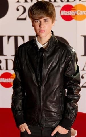 Justin Bieber vence o pr&ecirc;mio revela&ccedil;&atilde;o do Brit Awards