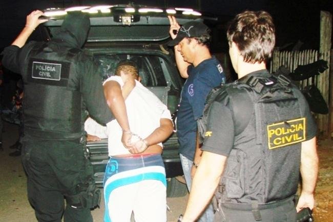 Opera&ccedil;&atilde;o contra tr&aacute;fico e porte ilegal de armas cumpre 25 mandados na Regi&atilde;o Metropolitana