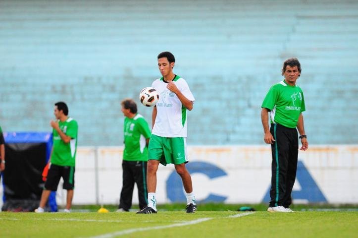 Oriente Petrolero treina no Ol&iacute;mpico