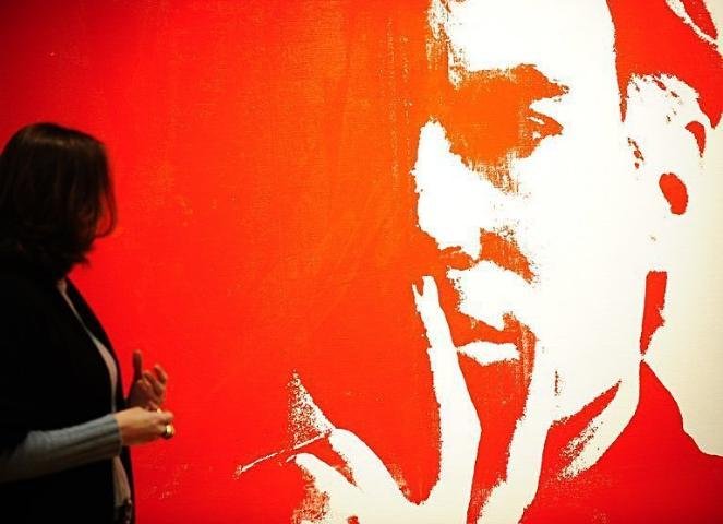 Autorretrato de Andy Warhol &eacute; leiloado por US$ 17,3 milh&otilde;es