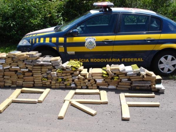 PRF apreende 434 kg de maconha na Serra