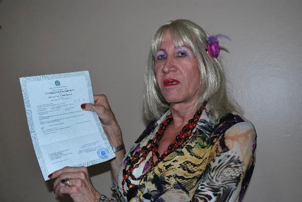 Travesti de Porto Alegre obt&eacute;m direito de retificar certid&atilde;o de nascimento