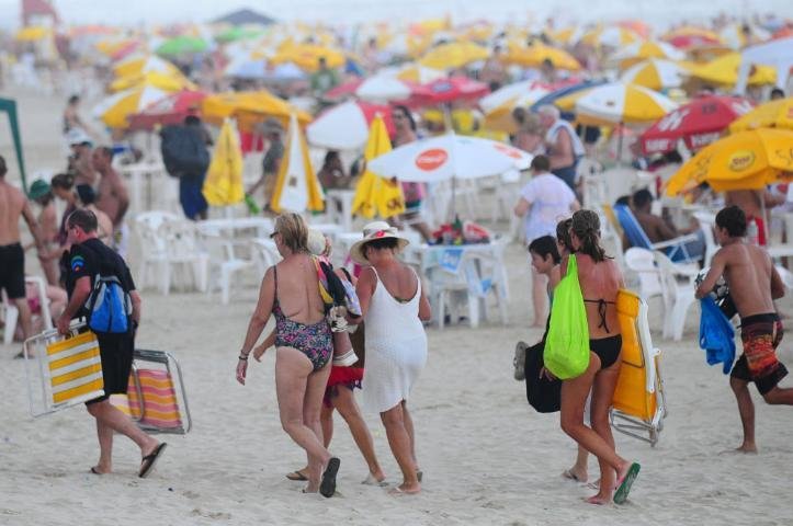 Chuva surpreende veranistas no Litoral Norte