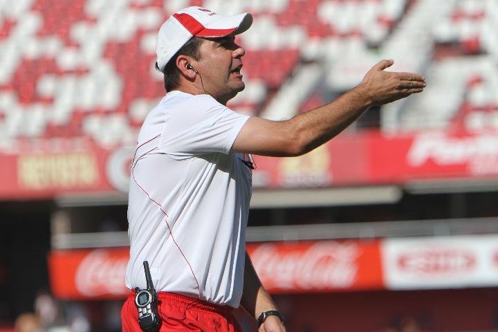 Dire&ccedil;&atilde;o tem que assumir a culpa, diz Enderson Moreira sobre fracasso do Inter B