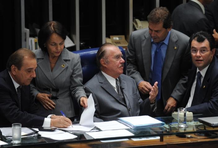 Senadores discutem o texto base do projeto de lei que trata da pol&iacute;tica de reajuste do piso