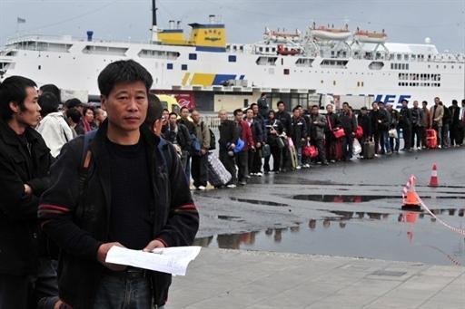 Tempo atrapalha sa&iacute;da de diversos navios de outras nacionalidades