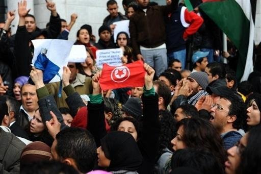 Tunisianos exigem a ren&uacute;ncia do governo provis&oacute;rio