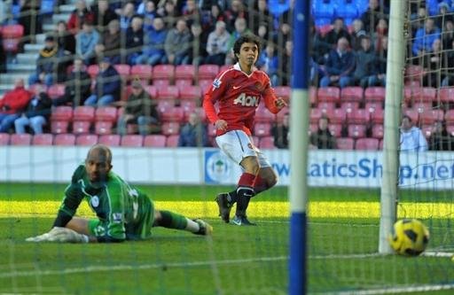 F&aacute;bio marca primeiro gol em vit&oacute;ria do Manchester no Ingl&ecirc;s