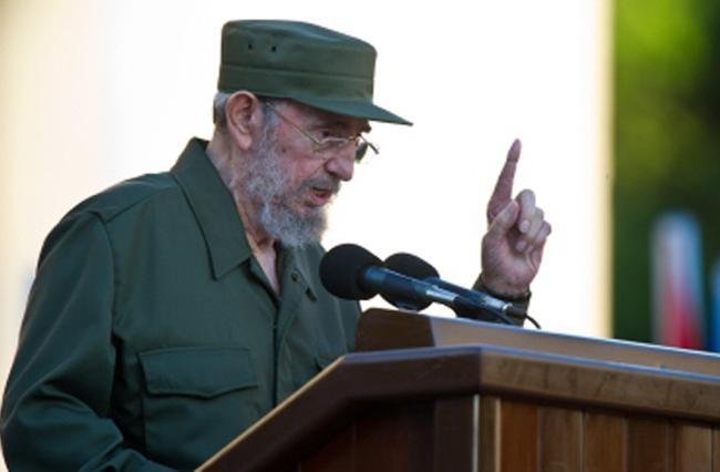 Fidel Castro conversa com Frei Betto sobre crise na L&iacute;bia