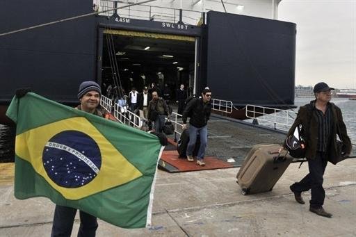 Brasileiros chegam &agrave; Gr&eacute;cia ap&oacute;s deixar L&iacute;bia