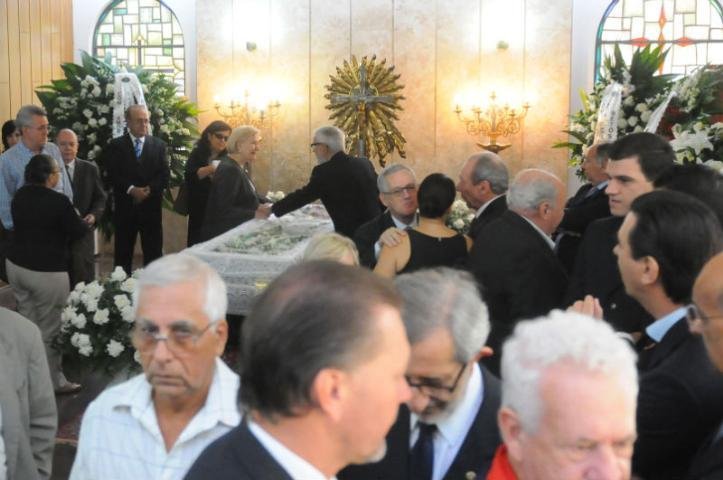 Corpo de ex-senador Oct&aacute;vio Omar Cardoso &eacute; enterrado em Porto Alegre