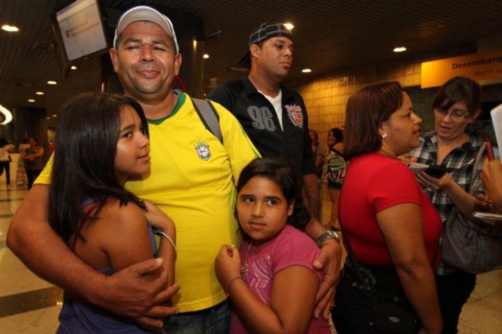 Brasileiros resgatados por barco na L&iacute;bia chegam a Recife