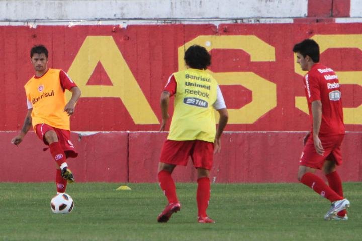 Recuperado de les&atilde;o, Rafael Sobis volta a treinar com bola