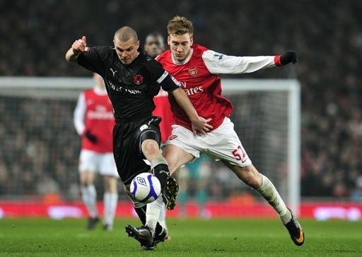 Arsenal e Manchester City avan&ccedil;am na Copa da Inglaterra