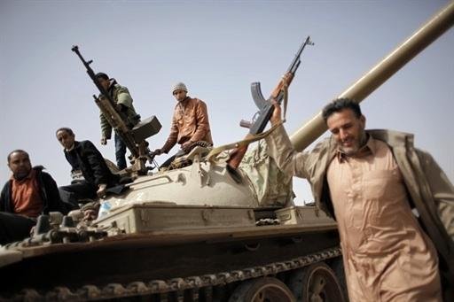 For&ccedil;as de Kadhafi voltam a bombardear a cidade de Brega