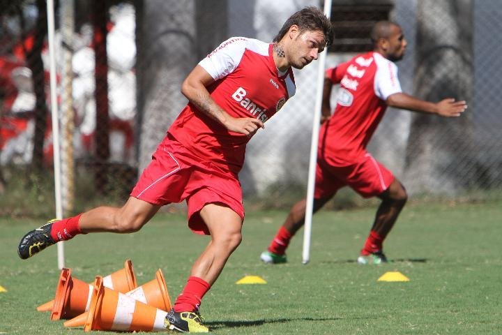 Roth comanda treino f&iacute;sico no suplementar