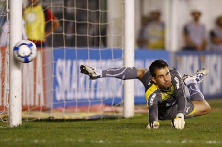 O goleiro gremista Victor tamb&eacute;m est&aacute; na rela&ccedil;&atilde;o dos 24 jogadores chamados por Mano