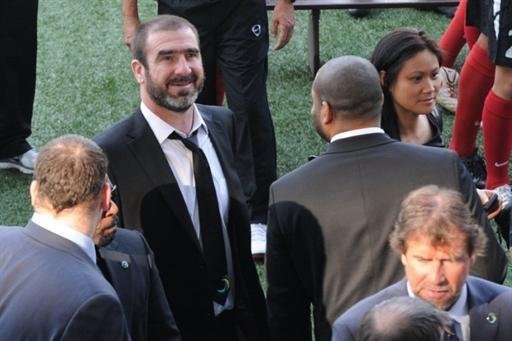 Manchester ter&aacute; dificuldade sem Ferguson, diz Cantona 
