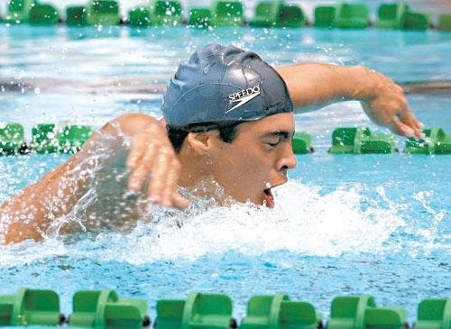 Kaio M&aacute;rcio fica atr&aacute;s apenas de Phelps e leva outra prata nos EUA