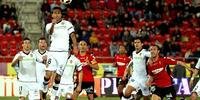 Jonas dá passe para gol da vitória do Valencia
