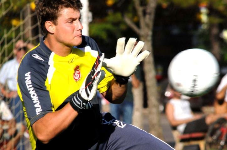 Goleiro Agenor sofre acidente de carro
