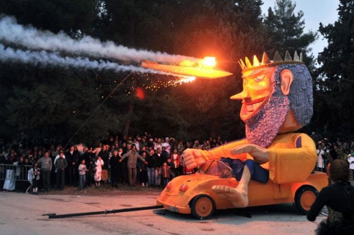 A queima "rei do Carnaval" marca o fim da temporada carnavalesca na Gr&eacute;cia