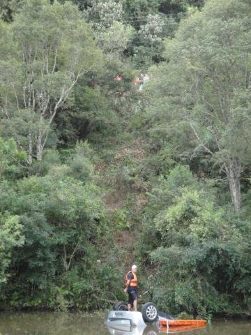 Carro cai em a&ccedil;ude e mata condutor em Bar&atilde;o