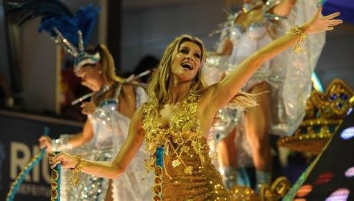 Gisele B&uuml;ndchen foi um dos destaques da Vila Isabel
