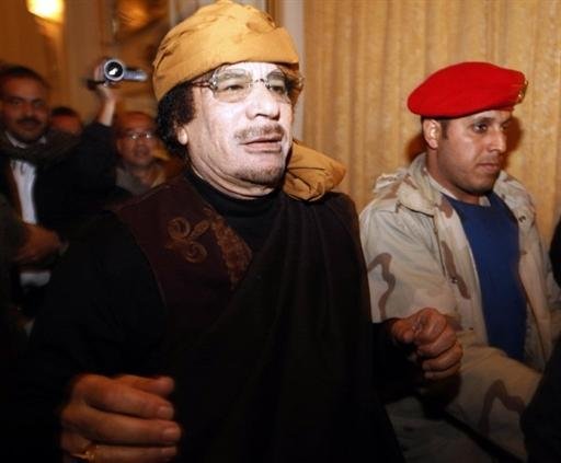 Kadhafi visita hotel em Tr&iacute;poli onde est&atilde;o confinados os jornalistas
