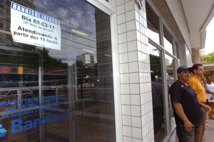 Ag&ecirc;ncias banc&aacute;rias abriram em hor&aacute;rio incomum