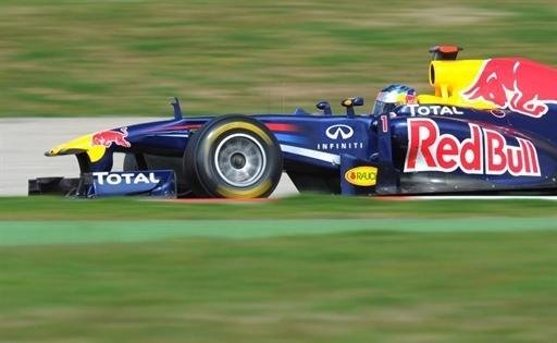 Vettel lidera segundo dia de testes em Barcelona