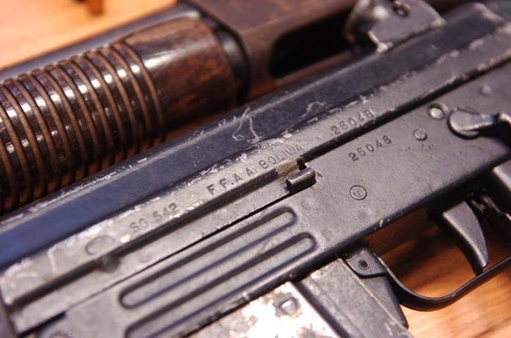 Fuzil das For&ccedil;as Armadas da Bol&iacute;via foi apreendido com o bando