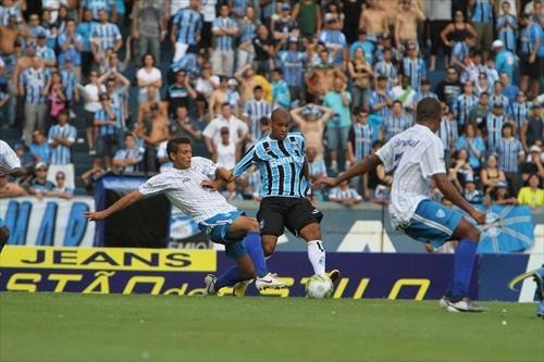 Gr&ecirc;mio ter&aacute; time reserva contra o Cruzeiro