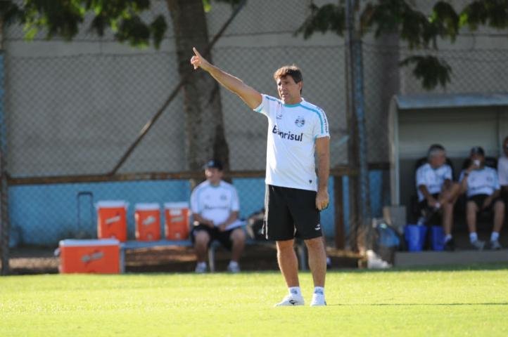 Renato testa garotos do Gr&ecirc;mio contra o Cruzeiro, hoje, &agrave;s 16h