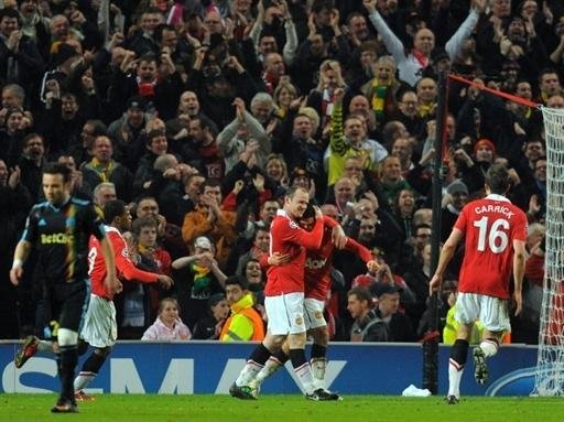 Hernandez marca dois e Manchester United avan&ccedil;a na Liga dos Campe&atilde;os