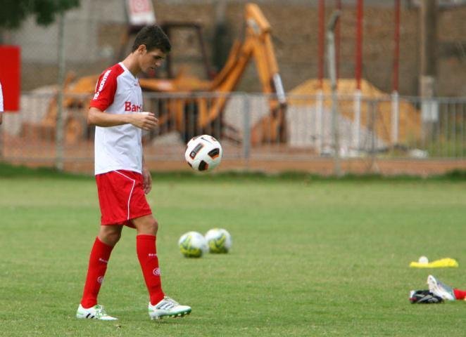 Com Oscar em alta, Inter tenta voltar &agrave; lideran&ccedil;a hoje