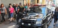 Três homens armados levaram uma sacola com jóias de joalheria no centro de Porto Alegre