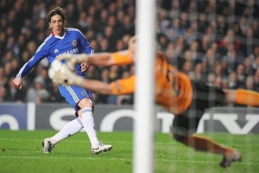 Chelsea empata sem gols em casa, mas avan&ccedil;a na Liga