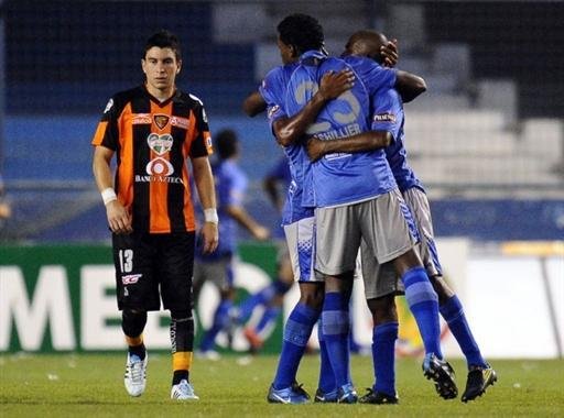 Emelec vence o Jaguares e embola grupo do Inter