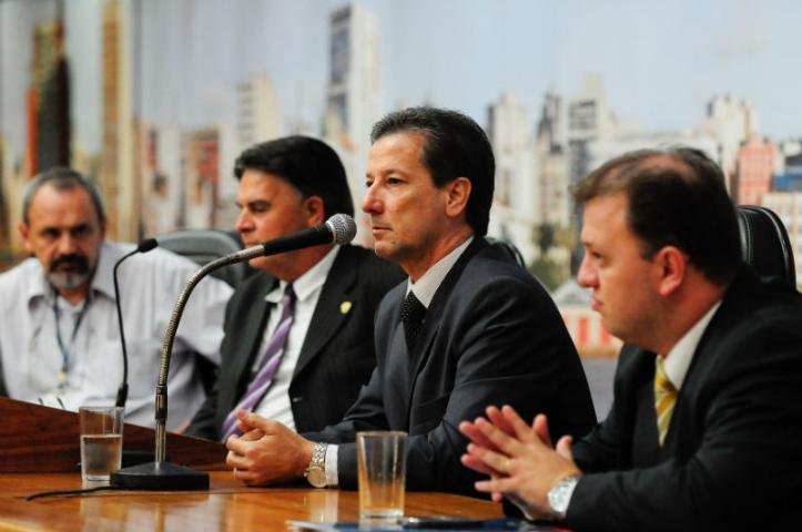 Vanderley Capellari, diretor presidente da EPTC, M&aacute;rio Fraga, Gilberto da Costa Rodrigues, representante da Setcergs, e Andr&eacute; Carus, em sess&atilde;o da C&acirc;mara